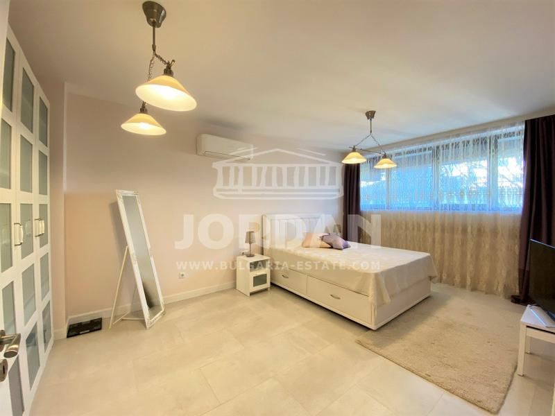 Под наем 4-стаен - Идеален Център 120m² - 0