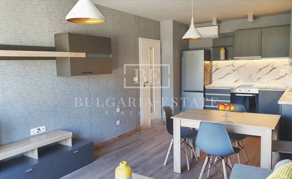 Двустаен апартамент с ПАРКОМЯСТО - Св. Св. Константин и Елена - 0