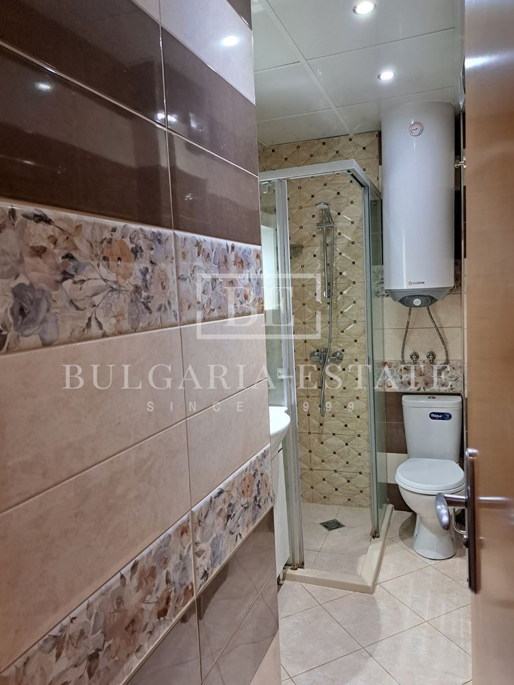 Просторен и стилен тристаен апартамент до Спортна зала - 0