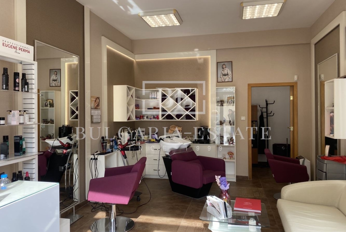Помещение със статут МАГАЗИН, ползва се като фризьорски салон - ул. ЧАТАЛДЖА 20 - 0