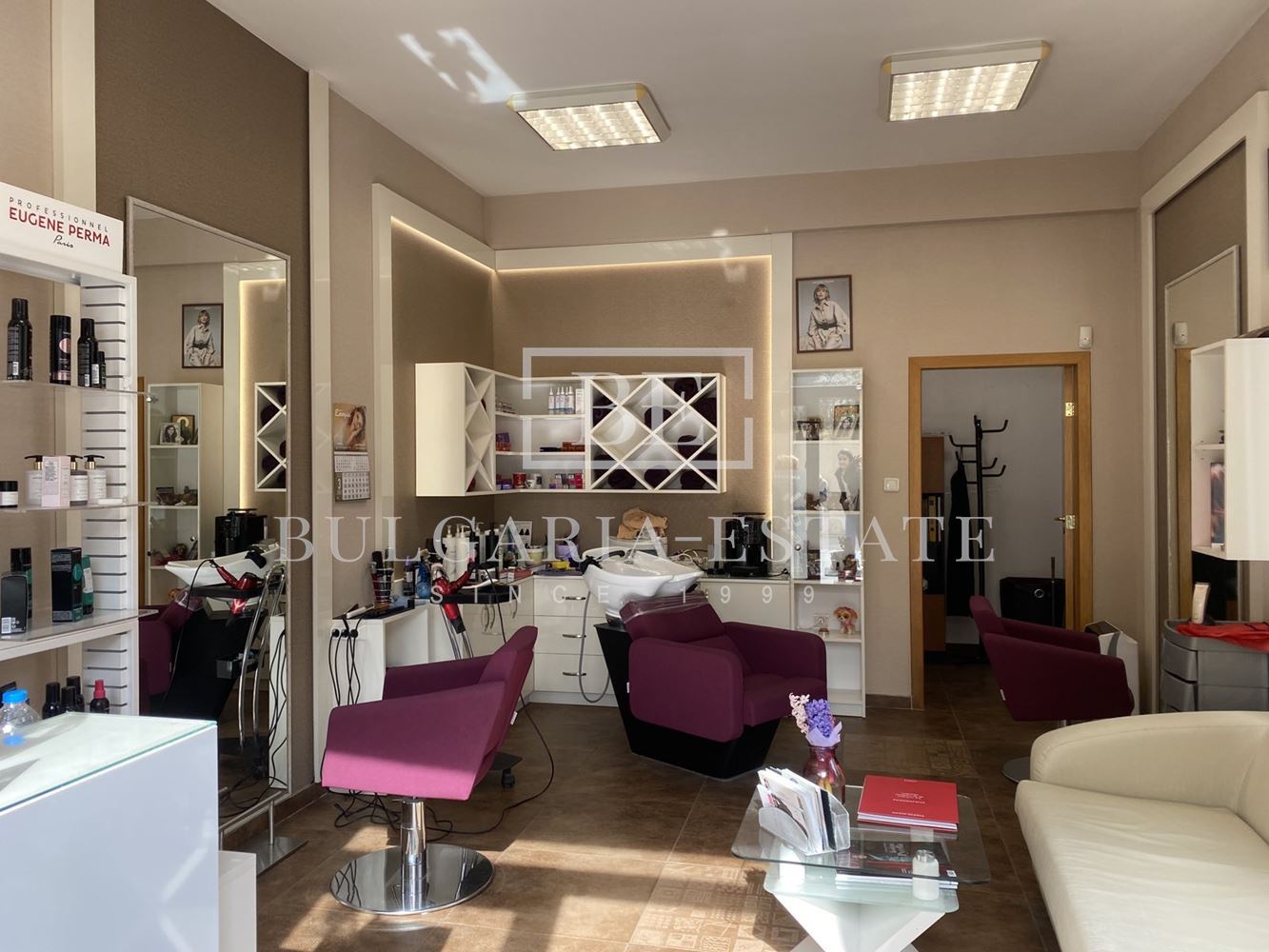Помещение със статут МАГАЗИН, ползва се като фризьорски салон - ул. ЧАТАЛДЖА 20 - 0