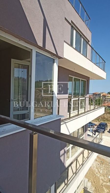 Тристаен апартамент 106.88 кв.м в кв. Аспарухово, втори етаж - 0