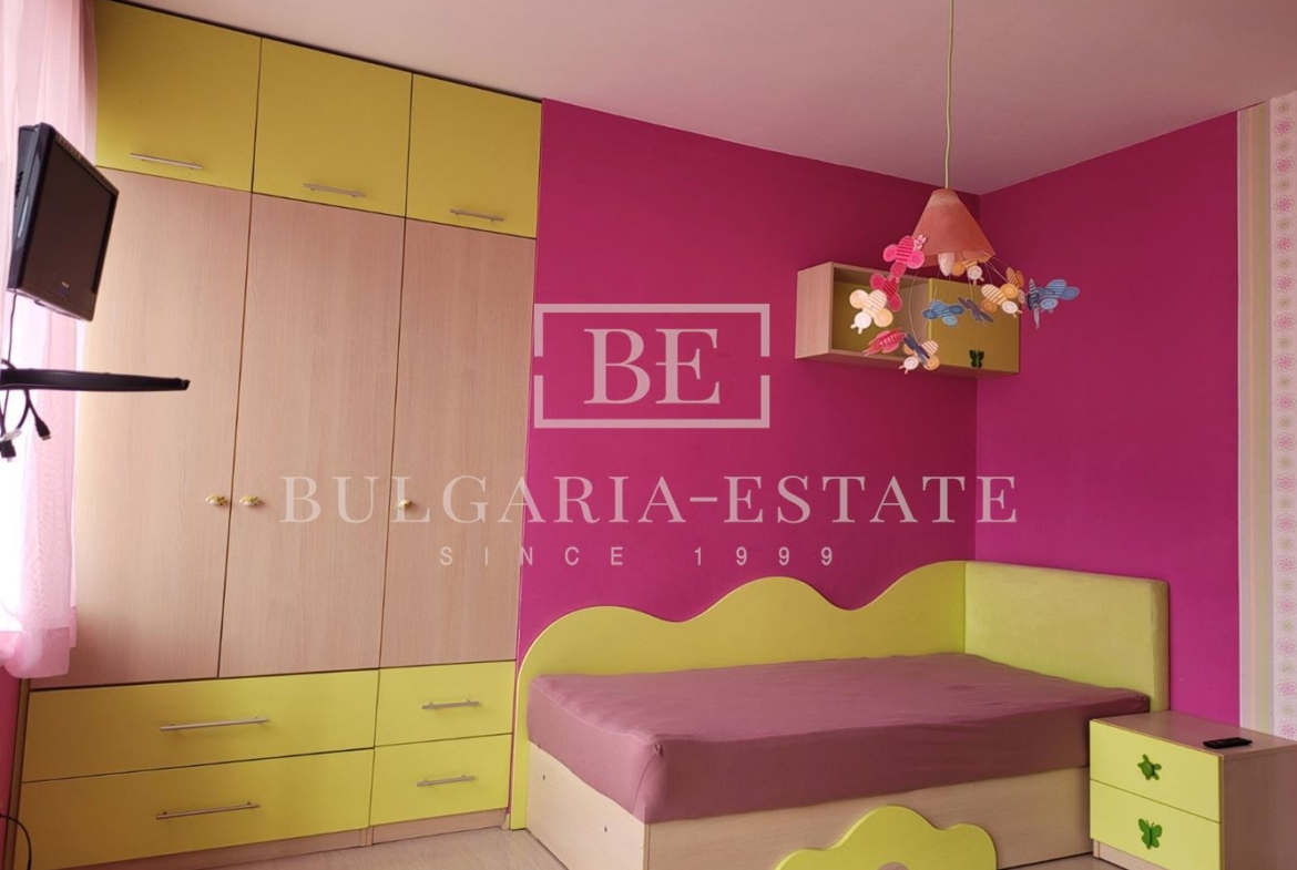 Просторен Тристаен Апартамент в Христо Ботев - 0