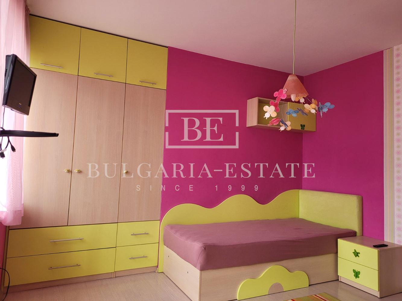 Просторен Тристаен Апартамент в Христо Ботев - 0