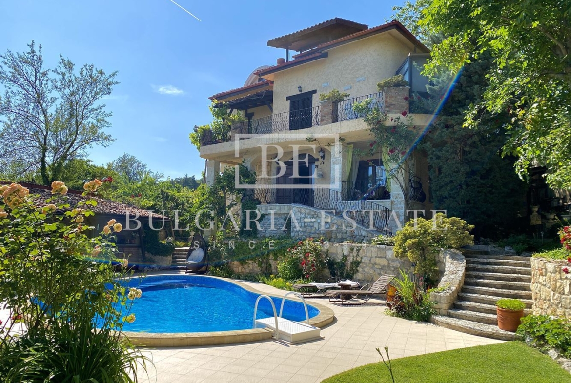 Элитный дом с бассейном, сауной, рядом с пляжем Кабакум, город. 515 кв. м. Площадь этажа, 4 спальни - 0