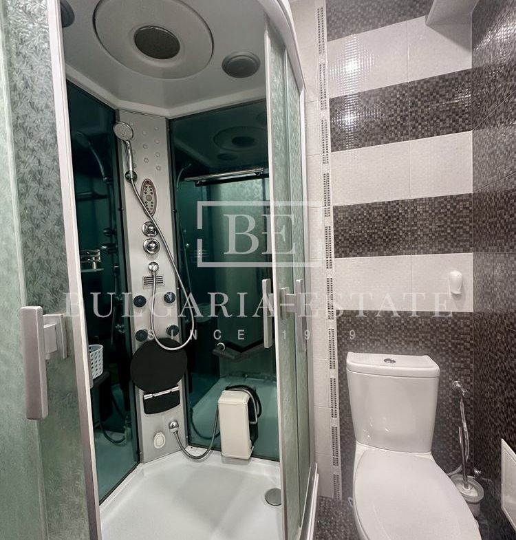 Просторен тристаен апартамент в нова сграда – стил, уют и пълно оборудване в комуникативен район - 0