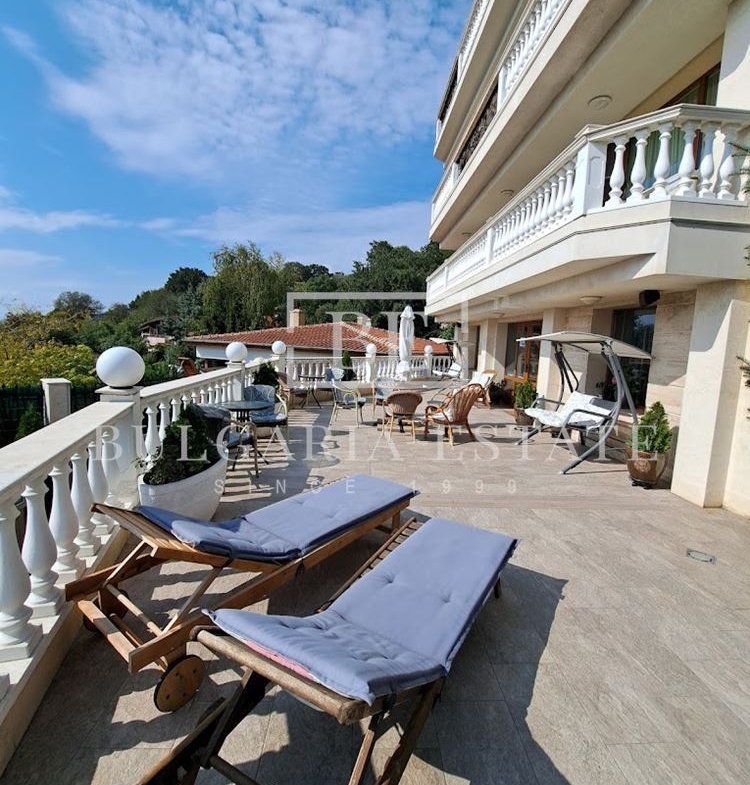 Хотел с морска панорама - 0