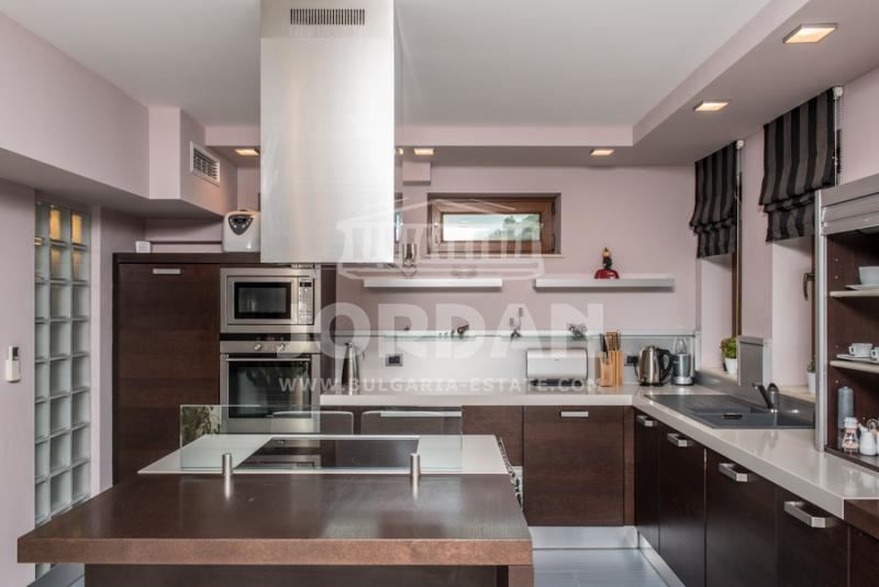 Дом для продажи гр. Варна. Св. Константин и Елена 525 м², 6 спален - 0