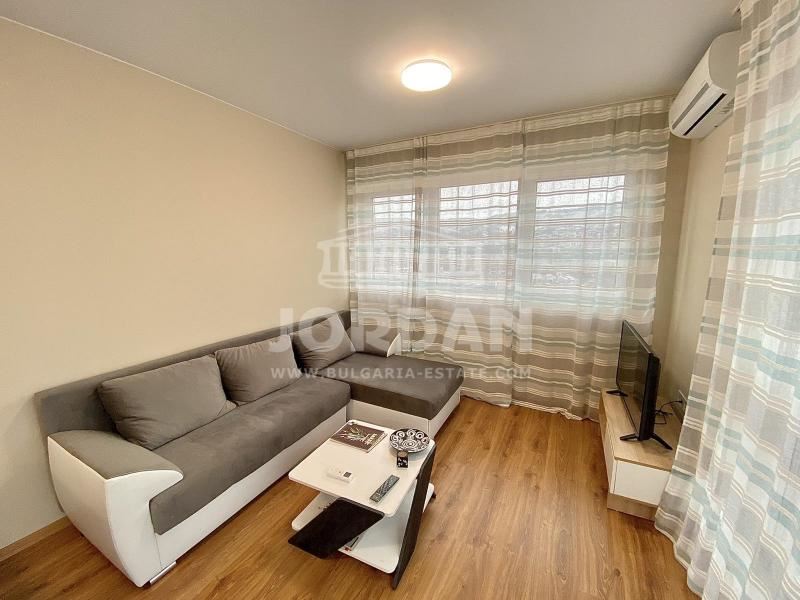 TOP 2-Zimmer-Wohnung mit Meerblick aus dem 11. Stock, k.s. AKADEMIKA, gr. Varna, sq. 0