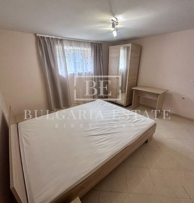 Уютен и функционален сутеренен етаж с две спални в отлично разположен район - 0