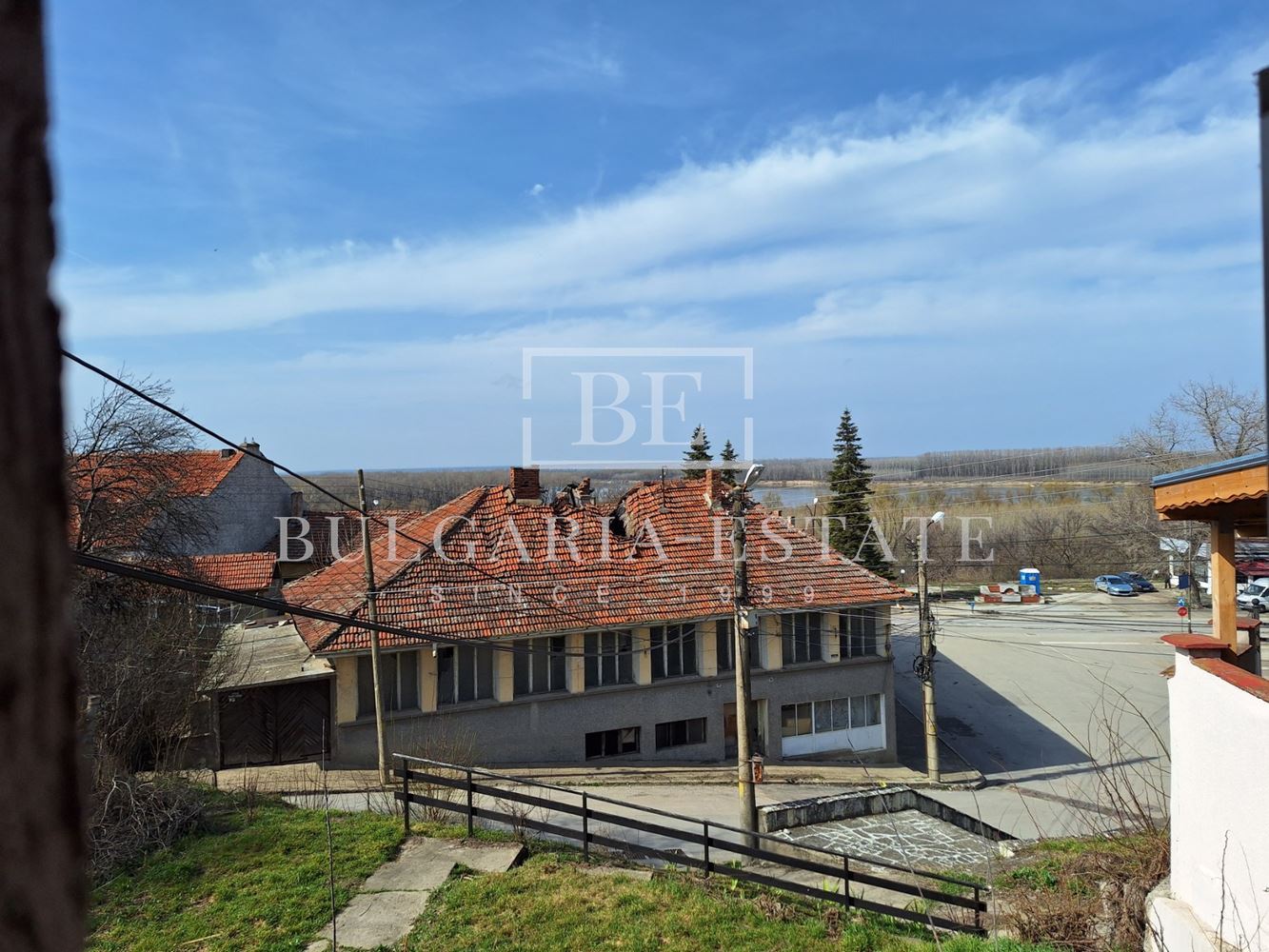 Отремонтированный дом с двором и флигелем в г. Тутракан - отличное расположение! Отремонтированный дом с двором и флигелем в городе. 0