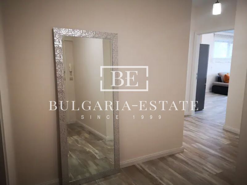 Тристаен на брега на морето - Ален мак - 0