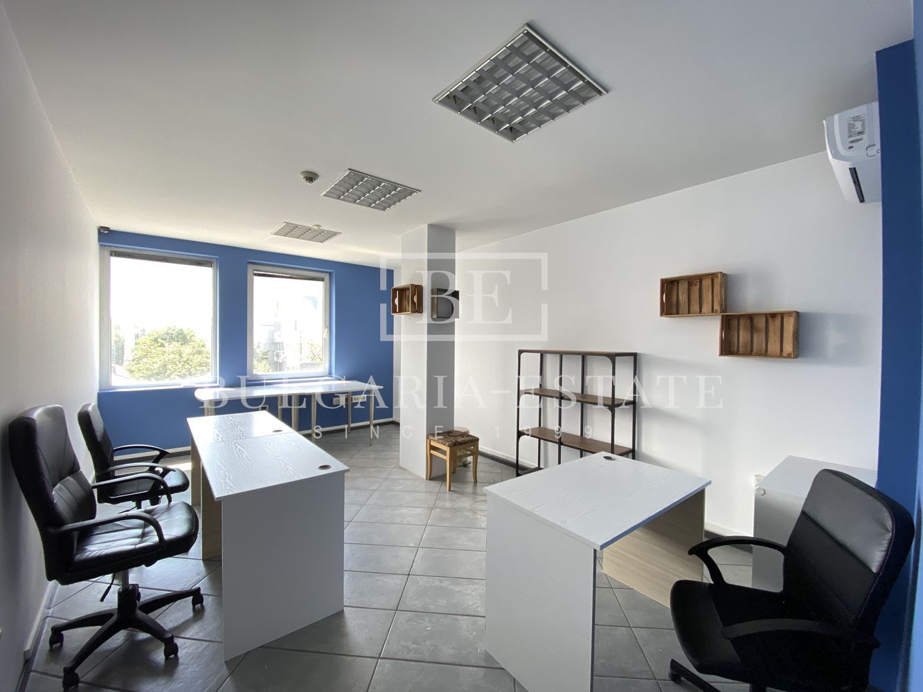 Leerstehende Bürofläche in einem Bürogebäude inklusive aller monatlichen Kosten, FERNSEHEN, INTERNET, CAFE UND WASSER, TOP-LAGE - 0