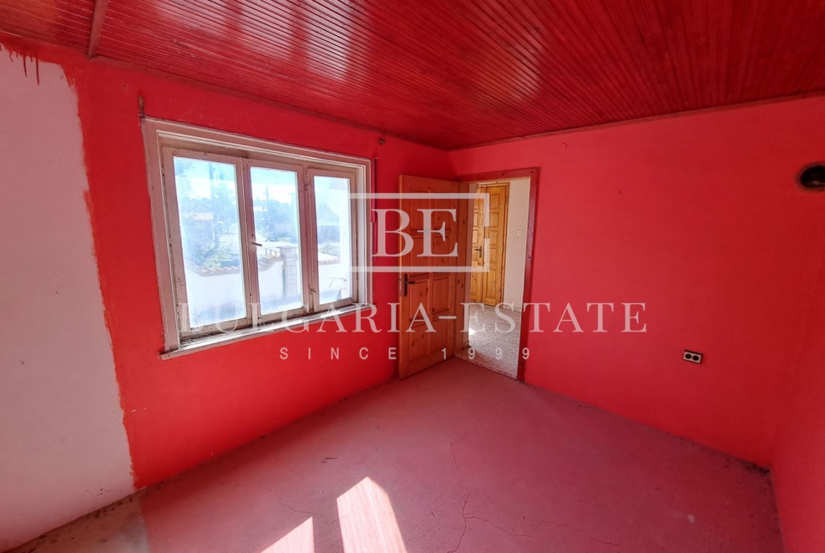 House in the village of Chernevo - 1100 sq.m. yard / 30 km from Varna - 0