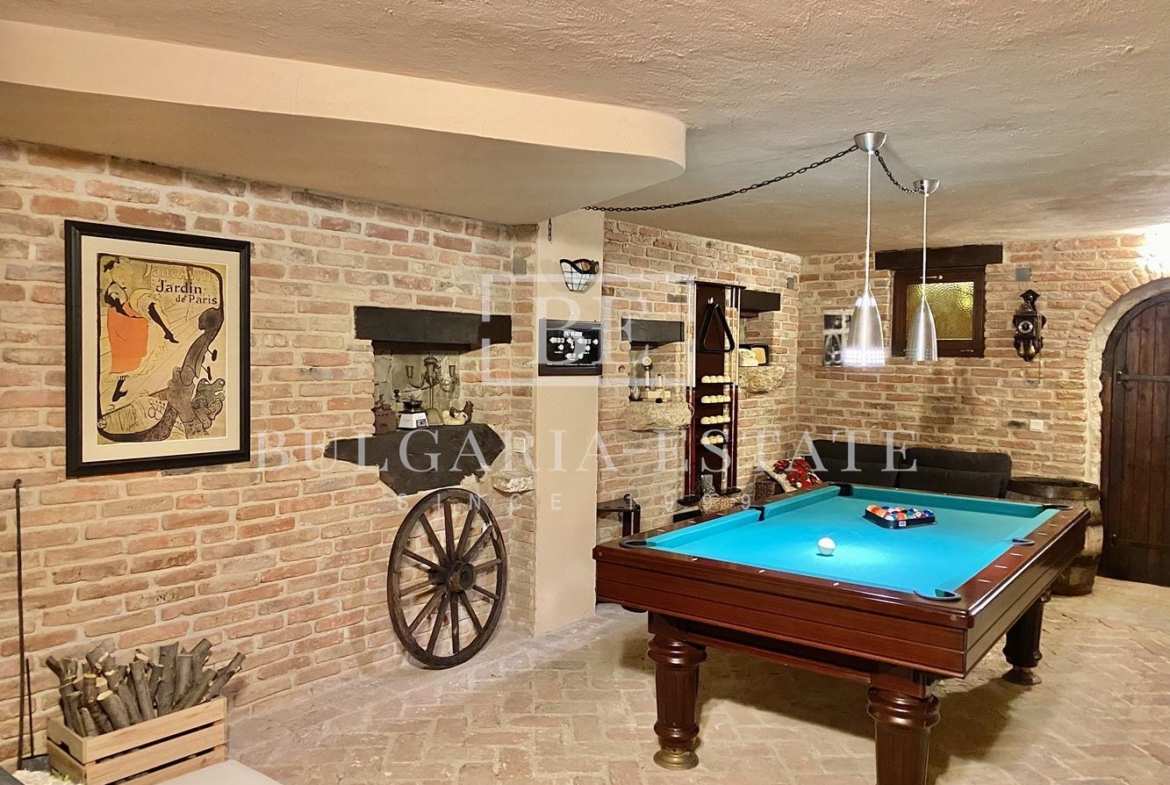 Элитный дом с бассейном, сауной, рядом с пляжем Кабакум, город. 515 кв. м. Площадь этажа, 4 спальни - 0