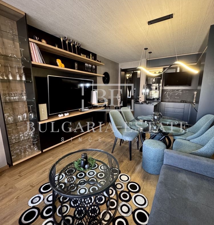 ЭКСКЛЮЗИВ! Роскошная двухкомнатная квартира, St. Св. Константина и Елены - 0