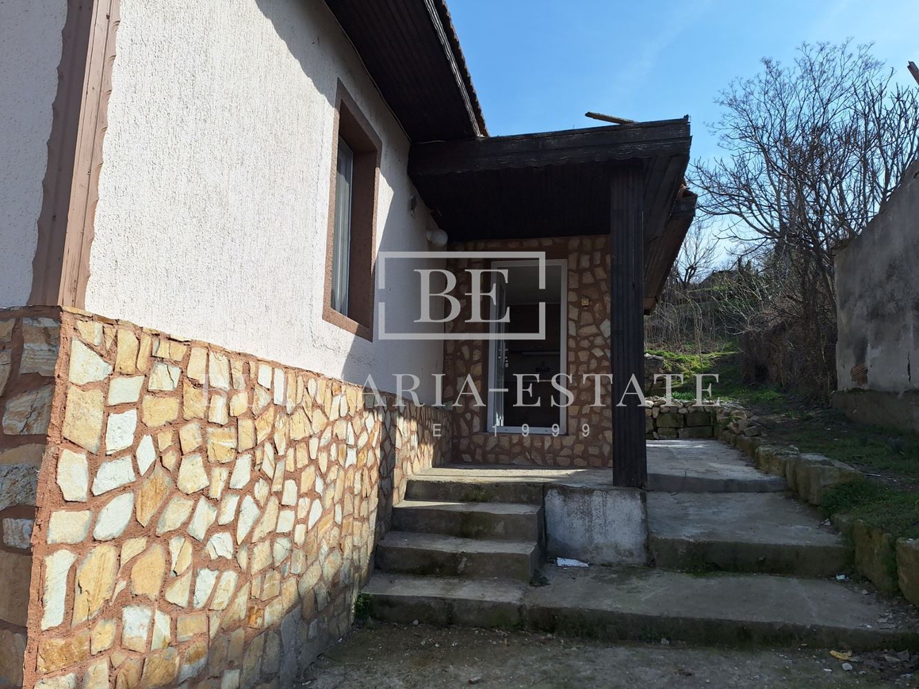 Отремонтированный дом с двором и флигелем в г. Тутракан - отличное расположение! Отремонтированный дом с двором и флигелем в городе. 0