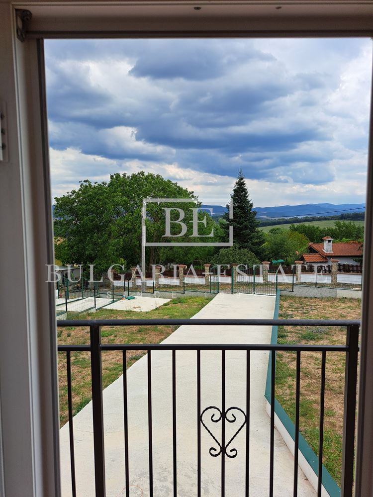 Просторна и модерна къща в село Чайка, община Провадия-0 Просторна и модерна къща в село Чайка, община Провадия - 0