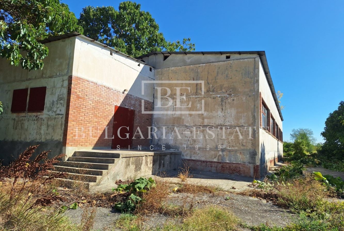 Exclusive offer of Bulgaria-Estate!!! Industrial building with 4 warehouses and plot 9 725 sq.m - 0