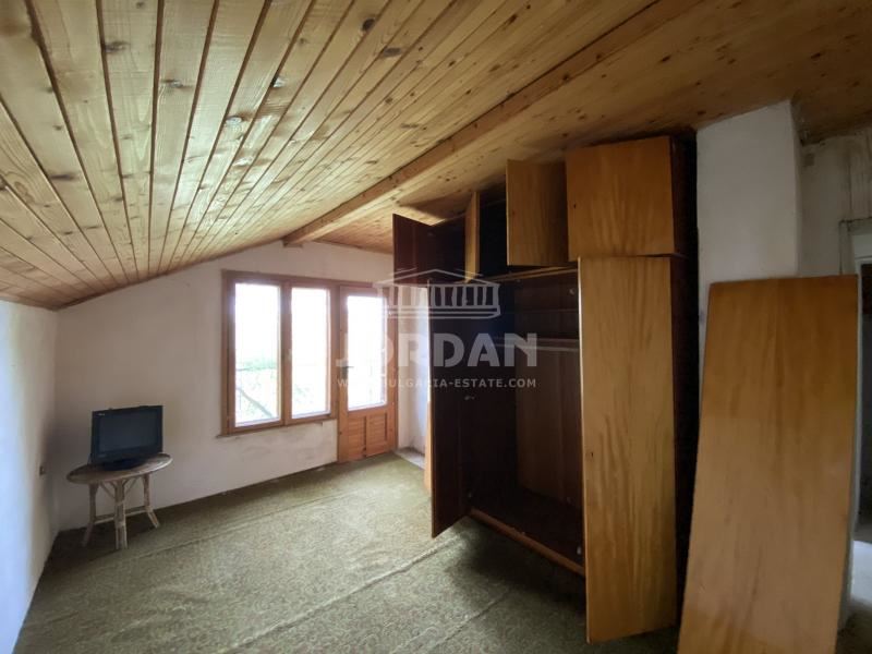 Къща в Зеленика, 693 кв парцел, 50 кв. къща озаконена - 0