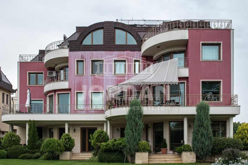 Дом для продажи гр. Варна. Св. Константин и Елена 525 м², 6 спален - 0