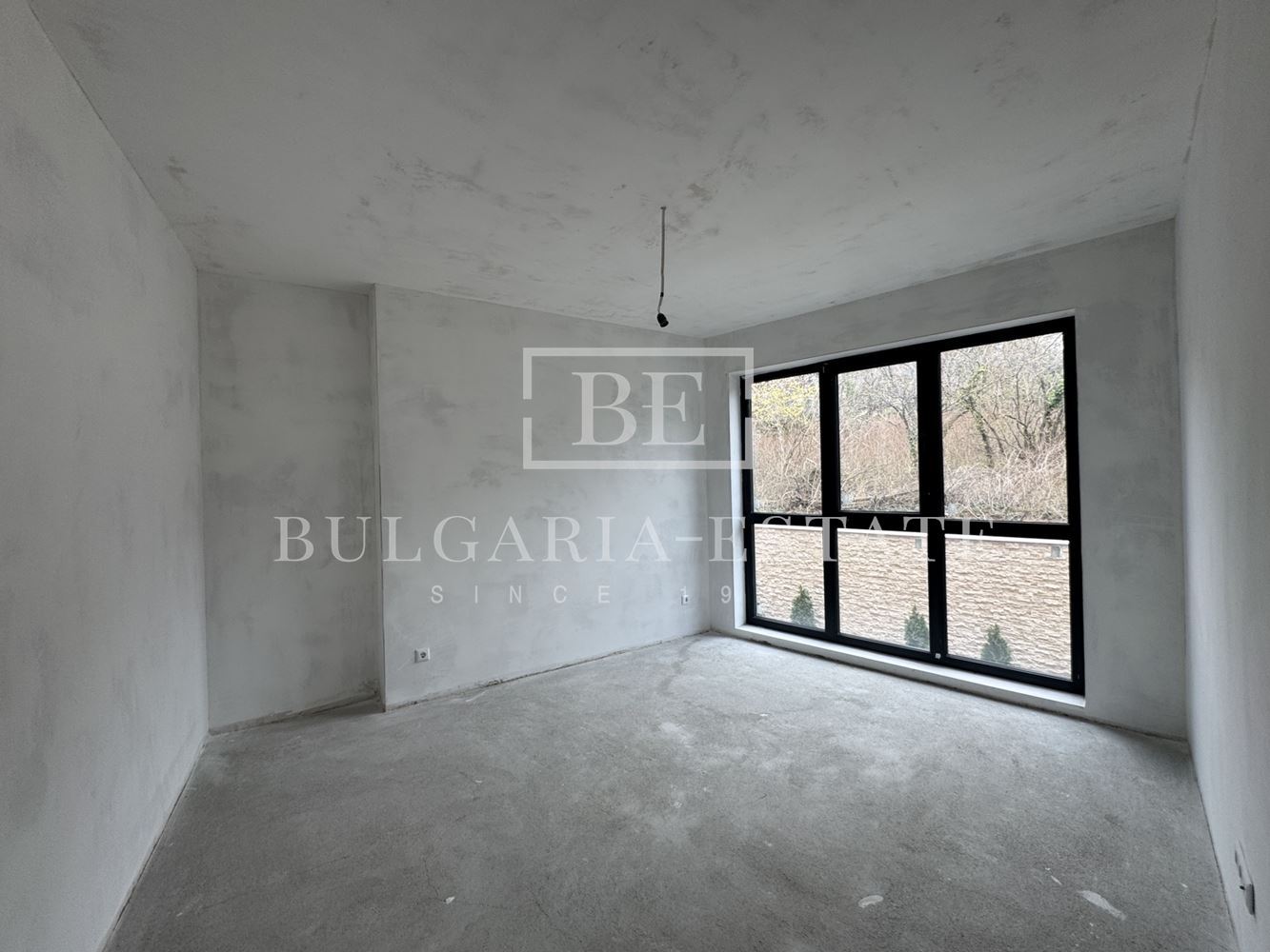 Невероятен 4-стаен апартамент с огромна дневна и три големи спални, Югозапад - 0