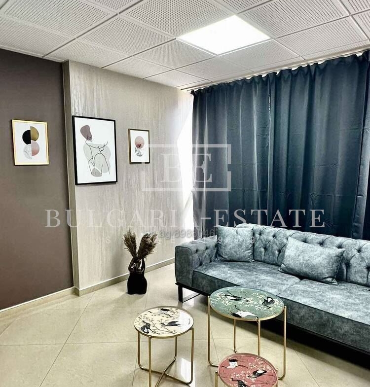 Трехкомнатная южная квартира - 75 кв.м, Зимний кинотеатр Тракия - 0