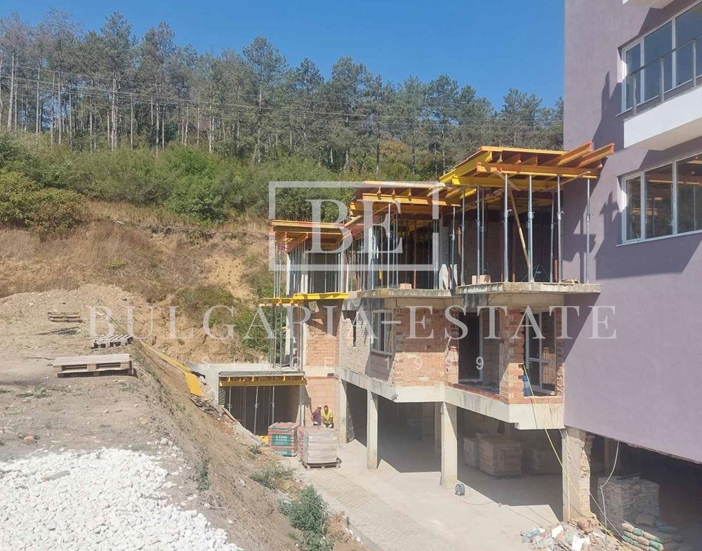 Светлая двухкомнатная квартира 58.54 кв.м на 4 этаже. Аспарухово - 0