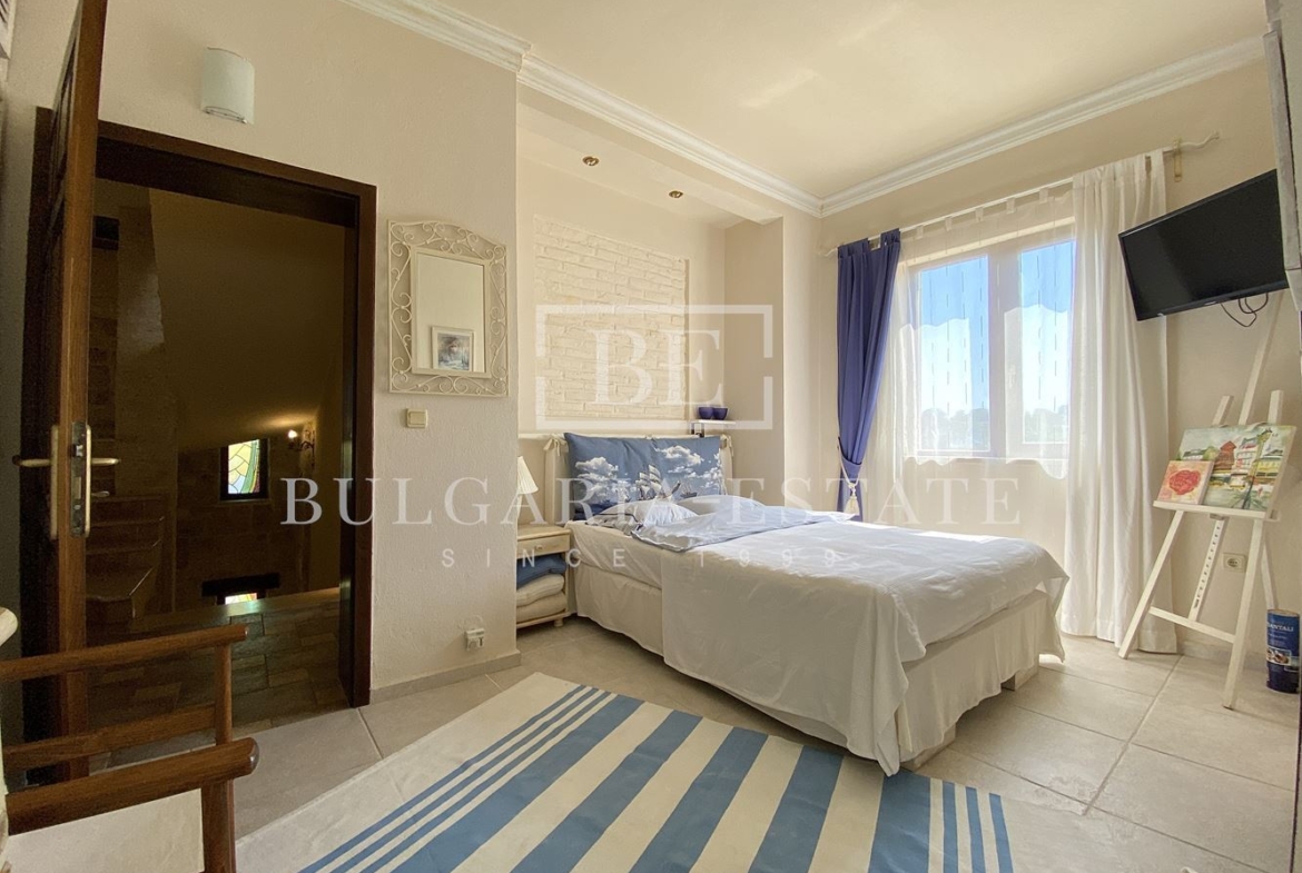 Элитный дом с бассейном, сауной, рядом с пляжем Кабакум, город. 515 кв. м. Площадь этажа, 4 спальни - 0