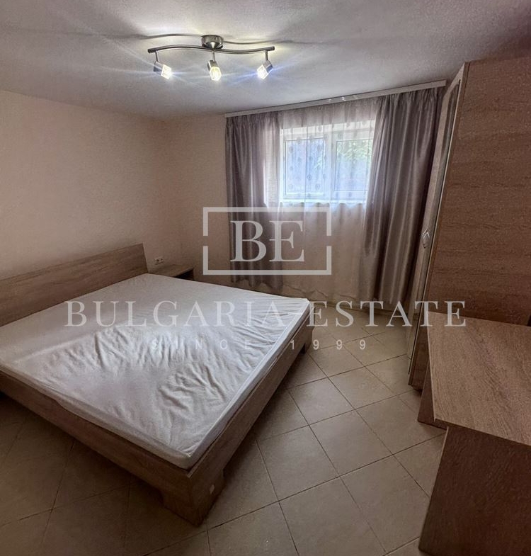 Уютен и функционален сутеренен етаж с две спални в отлично разположен район - 0