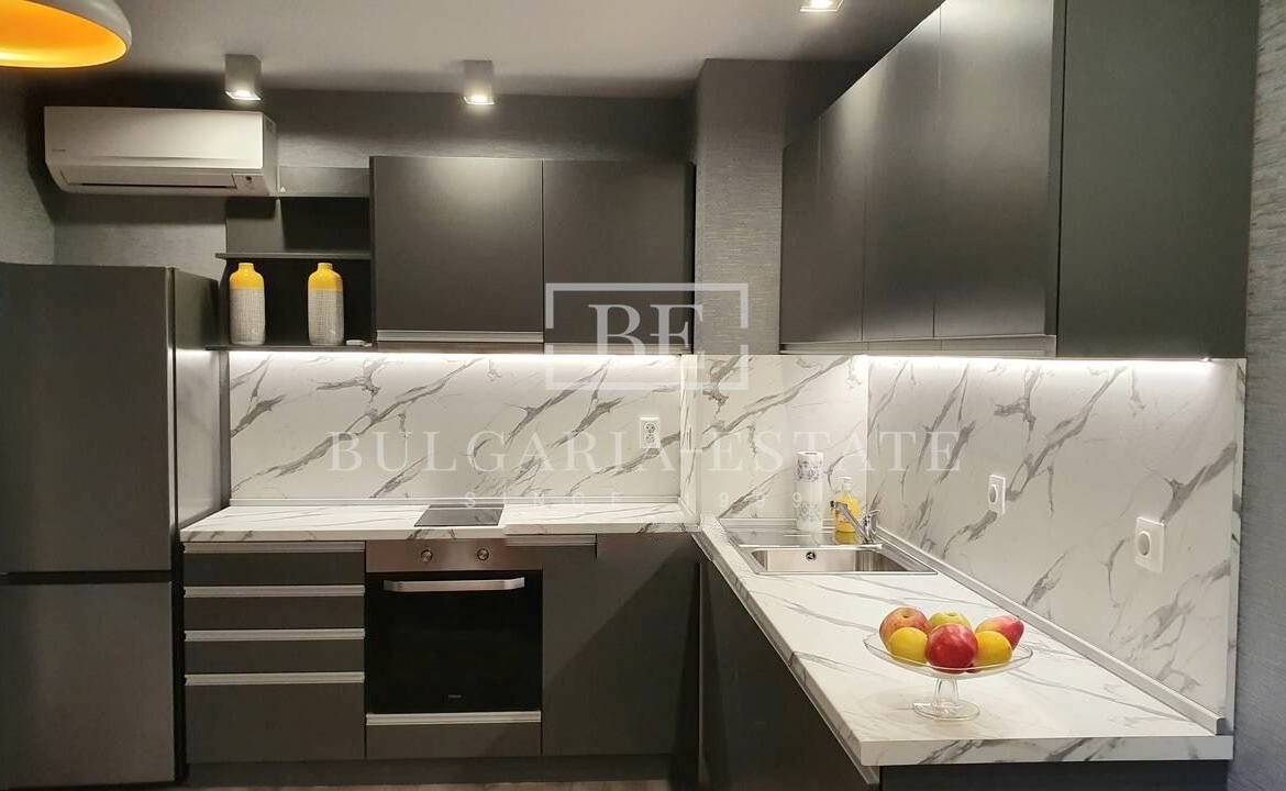 Двустаен апартамент с ПАРКОМЯСТО - Св. Св. Константин и Елена - 0