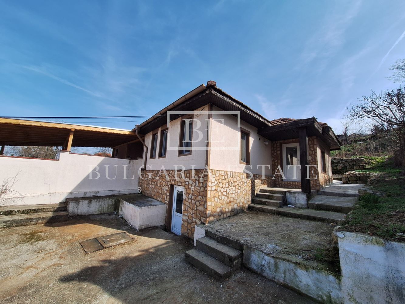 Отремонтированный дом с двором и флигелем в г. Тутракан - отличное расположение! Отремонтированный дом с двором и флигелем в городе. 0