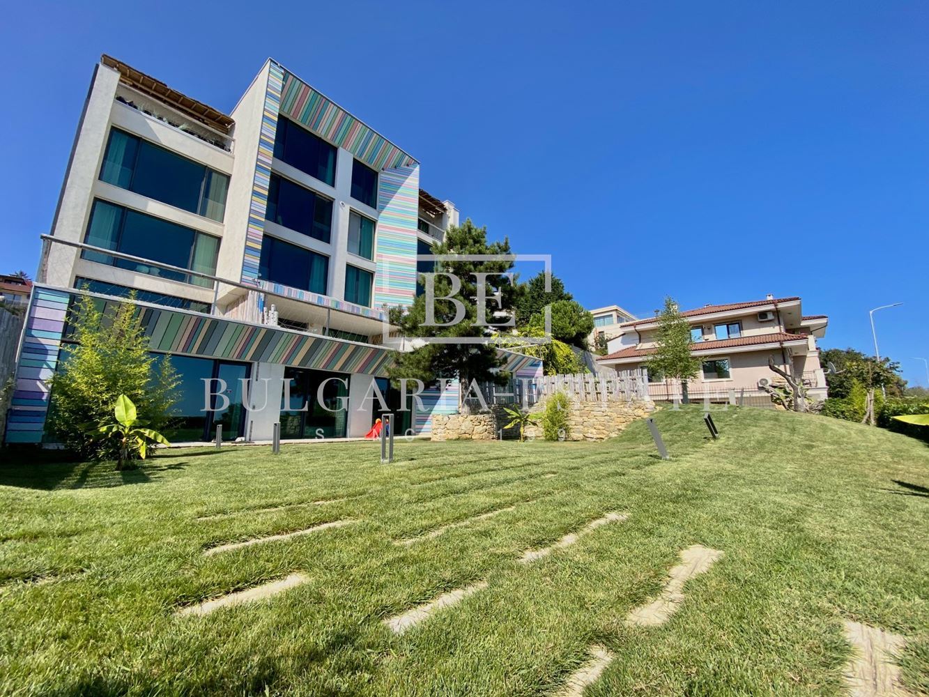 Уникальная трехкомнатная квартира "PURITY" с двориком, вид на море, ул. Николая, г. Варна-0 Уникальная трехкомнатная квартира "PURITY" с двориком, вид на море, ул. Николая, г. Варна - 0