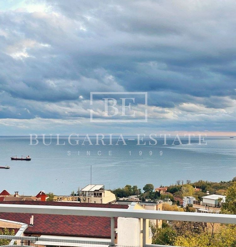 Къща в кв. Бриз, 240 кв.м. РЗП, гледка море - 0