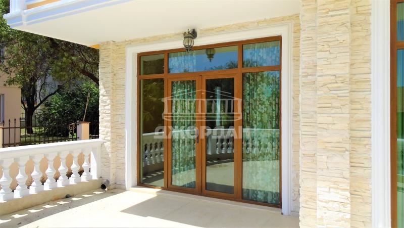 Haus auf 4 Etagen mit Panoramablick, 1250m2 m2, 600m2 Hof, Trakata - 0