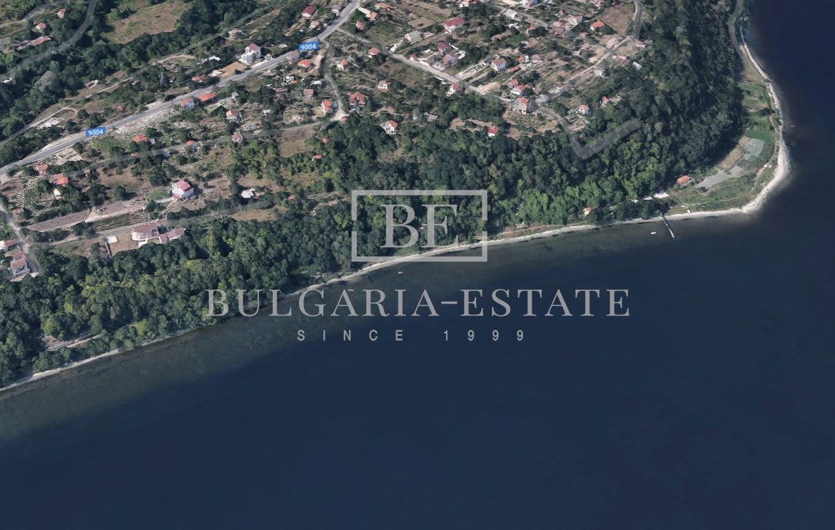 Продается земельный участок площадью 18 512 кв.м. со статусом лесной собственности - рядом с главной дорогой и озером - 0