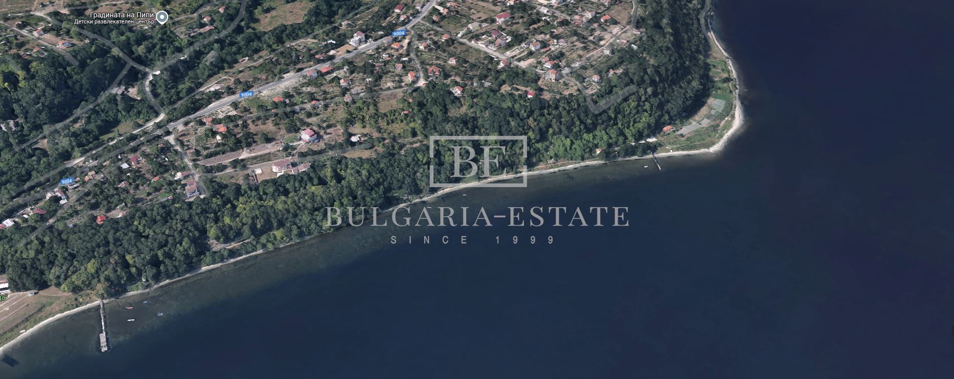 Продается земельный участок площадью 18 512 кв.м. со статусом лесной собственности - рядом с главной дорогой и озером - 0