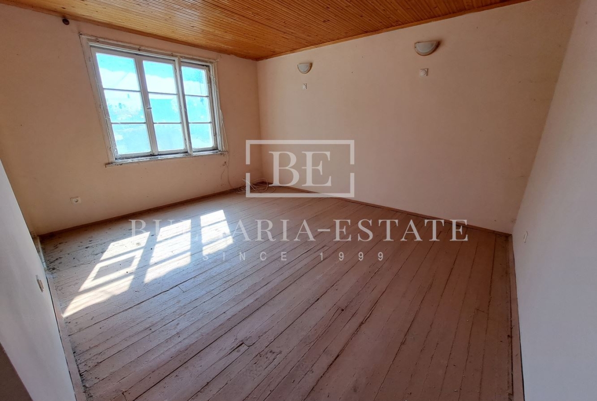 House in the village of Chernevo - 1100 sq.m. yard / 30 km from Varna - 0