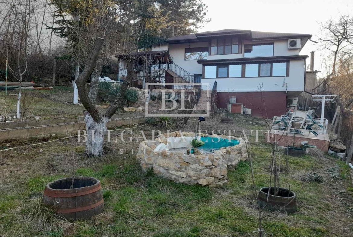 House with a yard of 600 sq.m and two residential levels 300 m from the main road in Trakata - 0