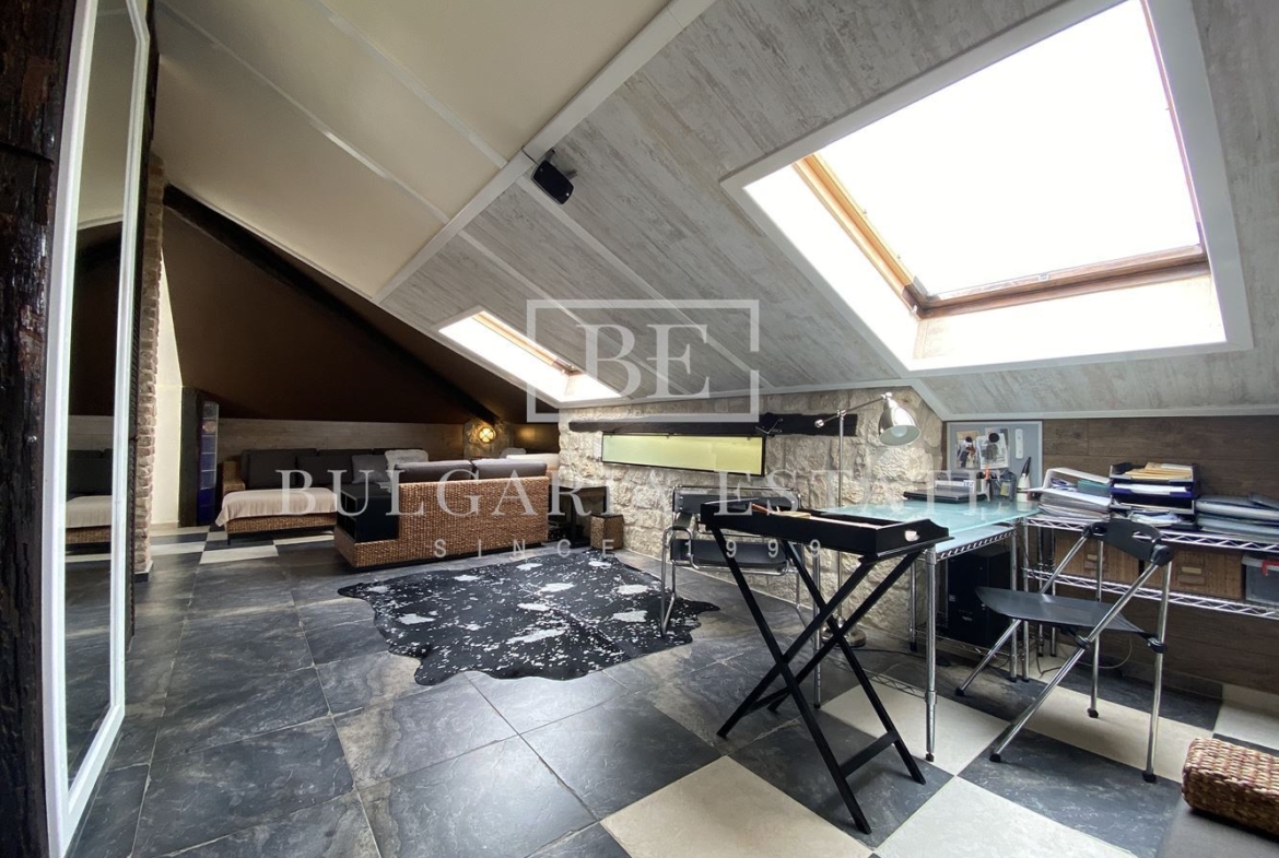 Элитный дом с бассейном, сауной, рядом с пляжем Кабакум, город. 515 кв. м. Площадь этажа, 4 спальни - 0