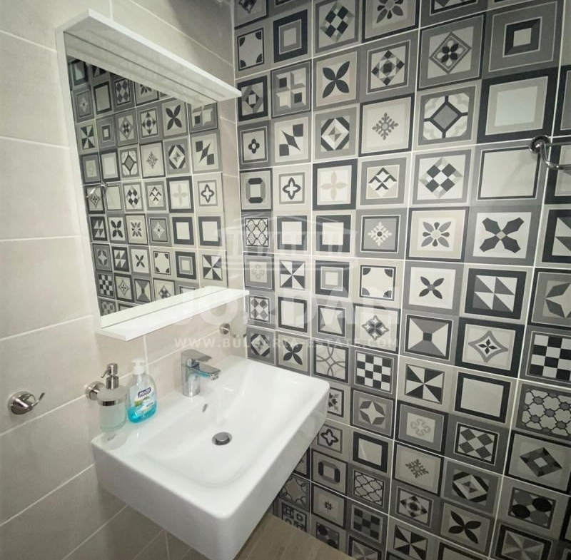 Moderne Zwei-Zimmer-Wohnung (105 qm), neben dem Sea Garden, Stadt. Varna (VINS) - 0