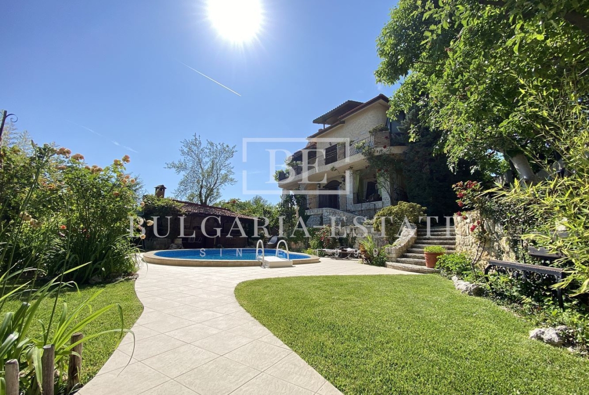 Элитный дом с бассейном, сауной, рядом с пляжем Кабакум, город. 515 кв. м. Площадь этажа, 4 спальни - 0