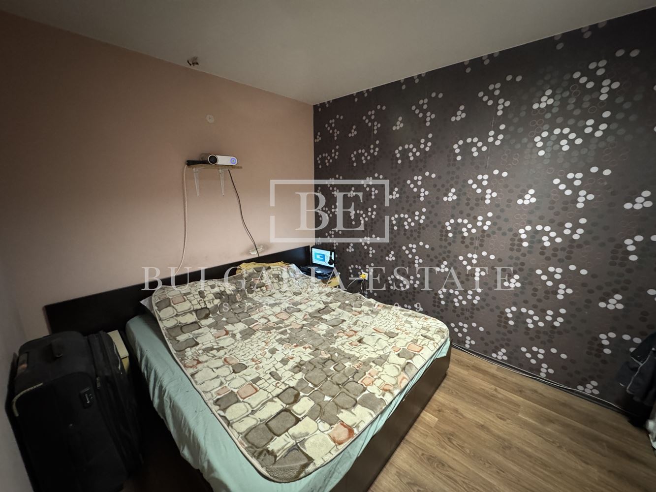 Эксклюзив! Трехкомнатная квартира с потенциалом - Цветочный квартал, Варна - 0