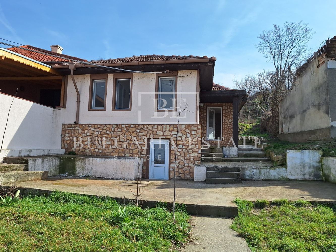 Отремонтированный дом с двором и флигелем в г. Тутракан - отличное расположение! Отремонтированный дом с двором и флигелем в городе. 0