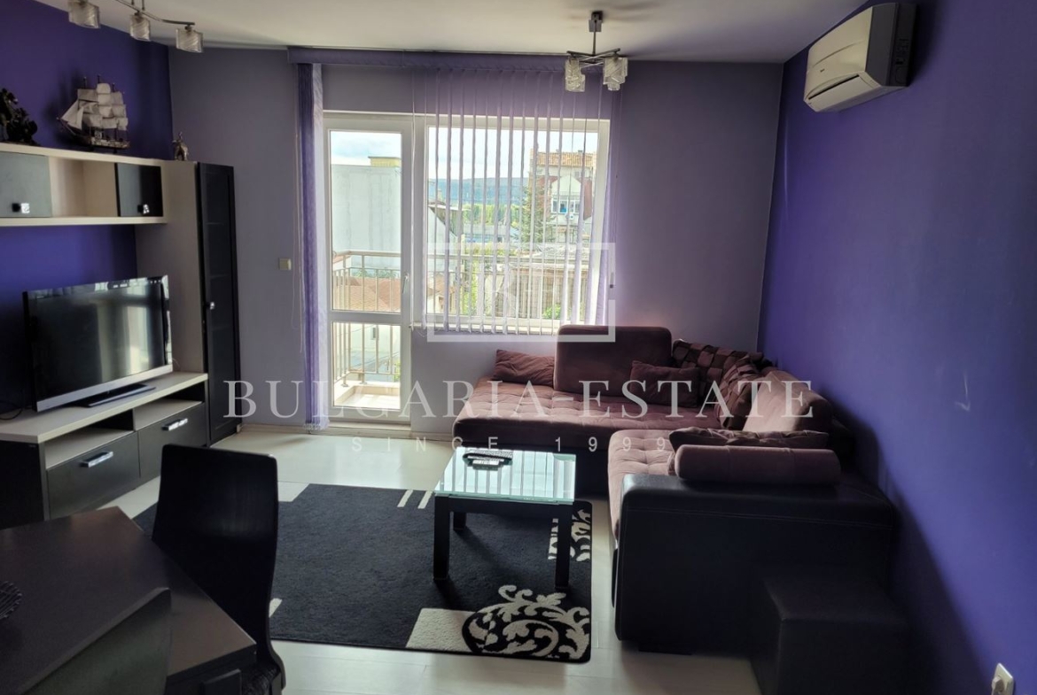 Просторен Тристаен Апартамент в Христо Ботев - 0