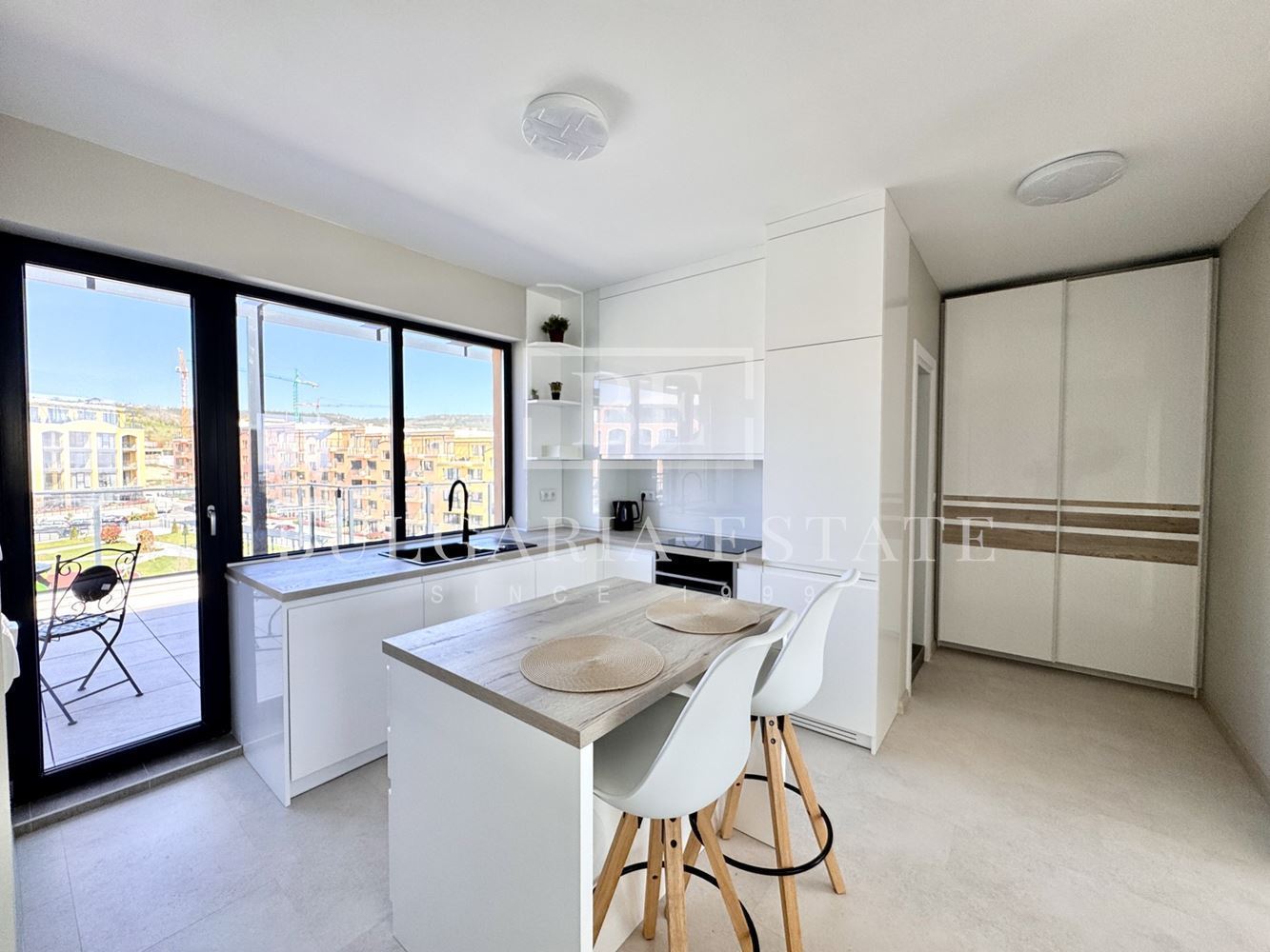 Роскошные апартаменты с 2 спальнями и видом на море, парковочное место, St. Св. Константин и Елена-0 Роскошные апартаменты с 2 спальнями и видом на море, парковочное место, St. Св. Константин и Елена - 0