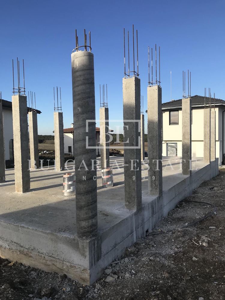 Къща със съвременна архитектура на 15 минути от града - 0