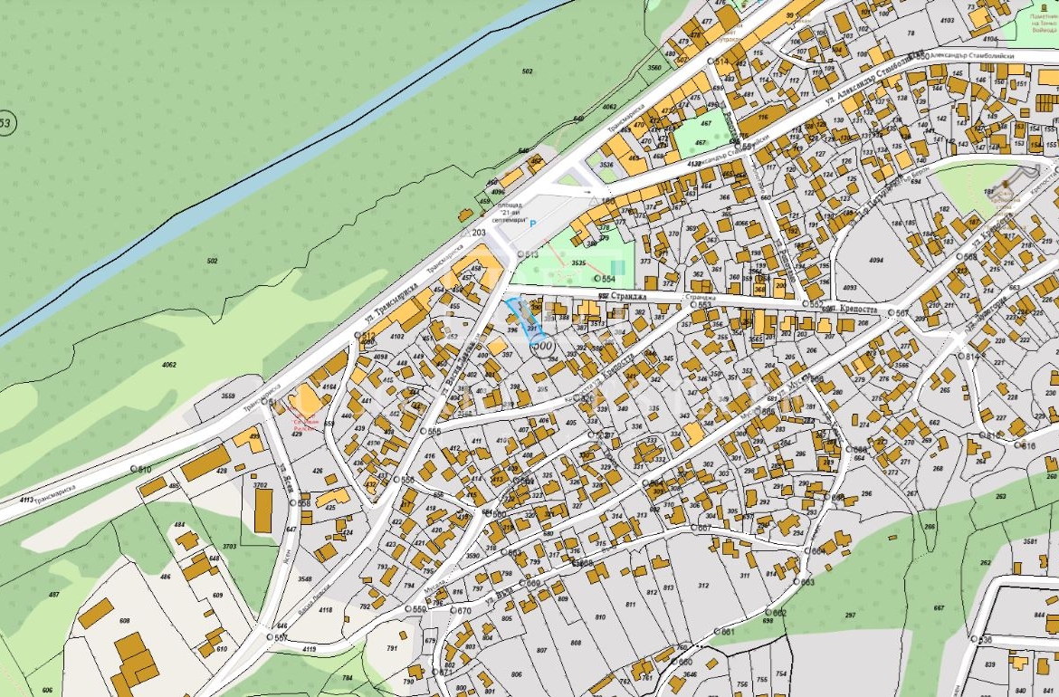 Отремонтированный дом с двором и флигелем в городе. 0