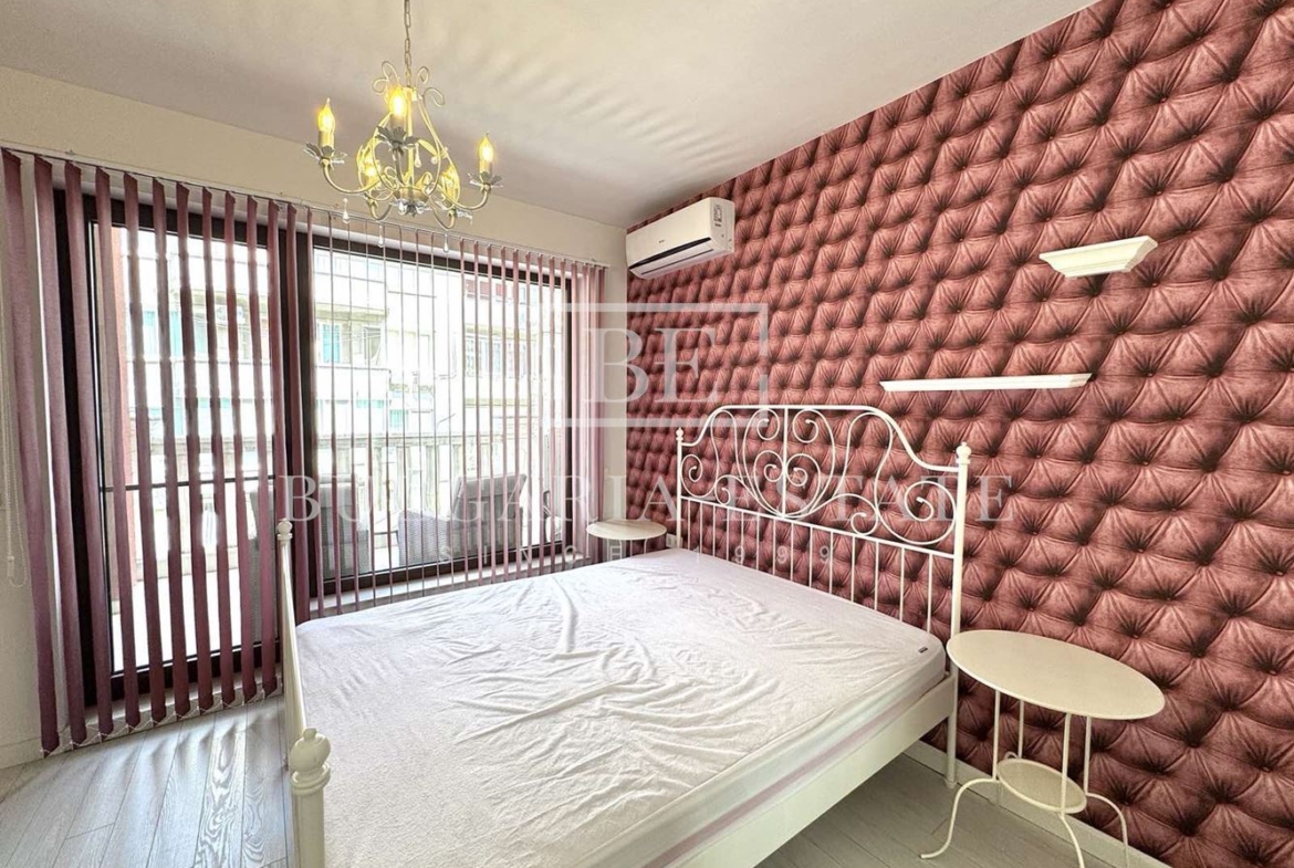 Роскошная трехкомнатная квартира в самом центре Варны - 0