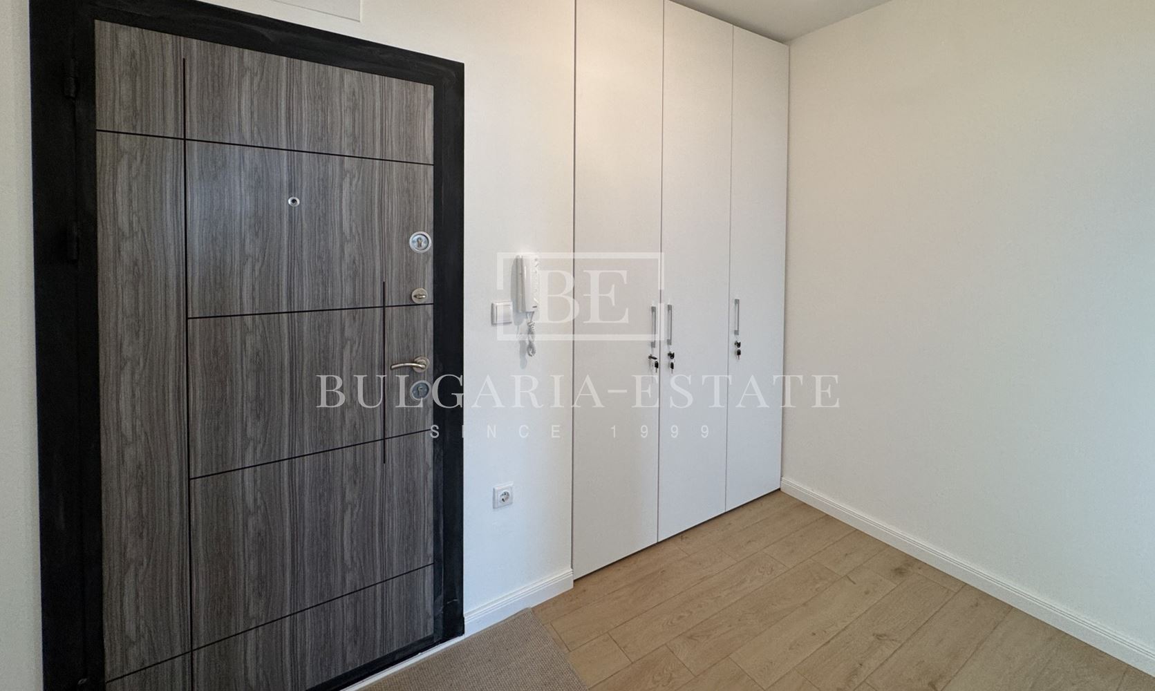 Обзаведен тристаен (98 кв.м.) в бутикова сграда с АКТ 16, м-т Св. Никола, готов за нанасяне-0 Обзаведен тристаен (98 кв.м.) в бутикова сграда с АКТ 16, м-т Св. Никола, готов за нанасяне - 0